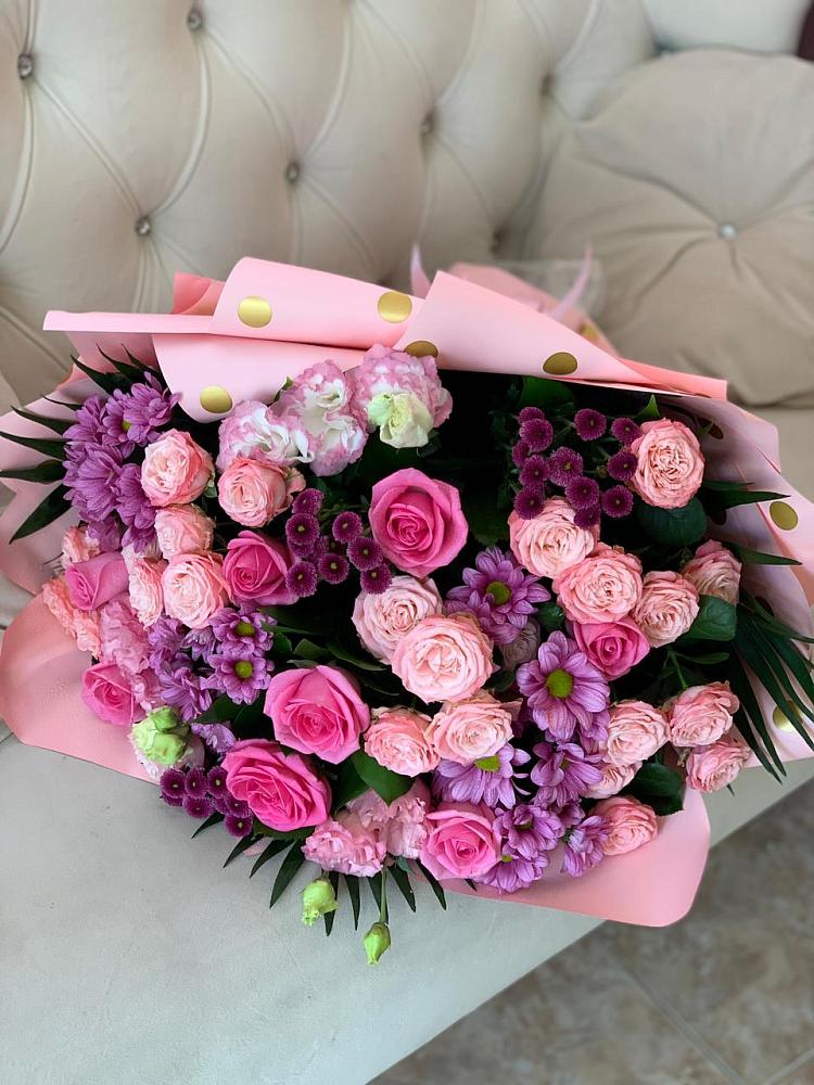 Букет цветов из: Хризантемы, Розы и Лизиантусы в Починки