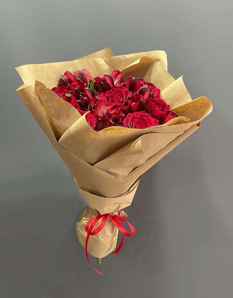 Букет цветов из: Альстромерии и Розы в Починки