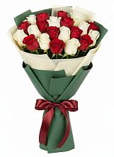 Букет Микс из красных и белых роз в Починки