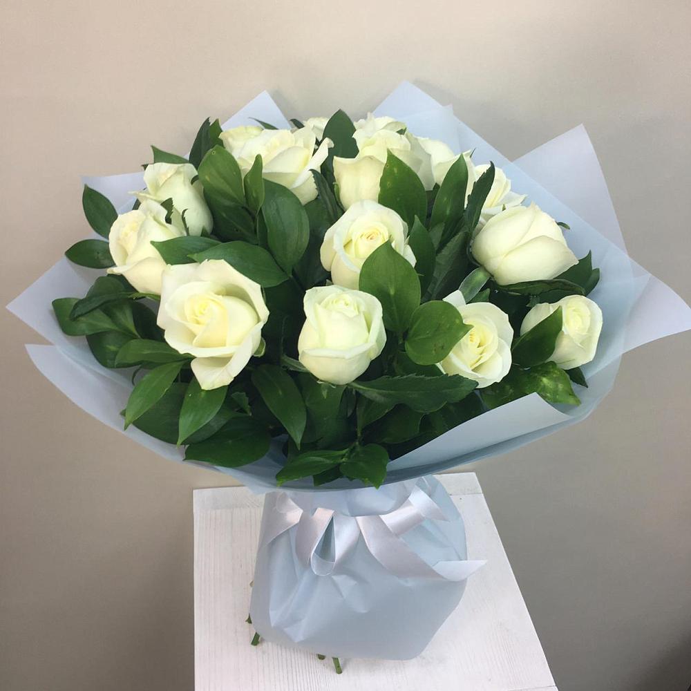Букет 15 Белых роз Проуд в Починки