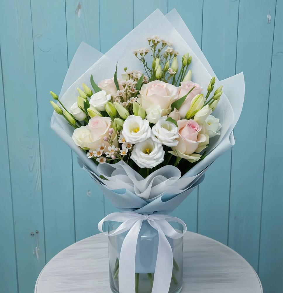 Букет цветов из: Розы и Лизиантусы в Починки