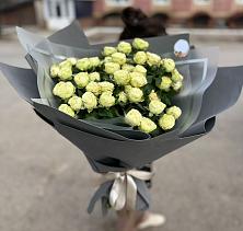Букет Белые кустовые розы Солинеро в Починки
