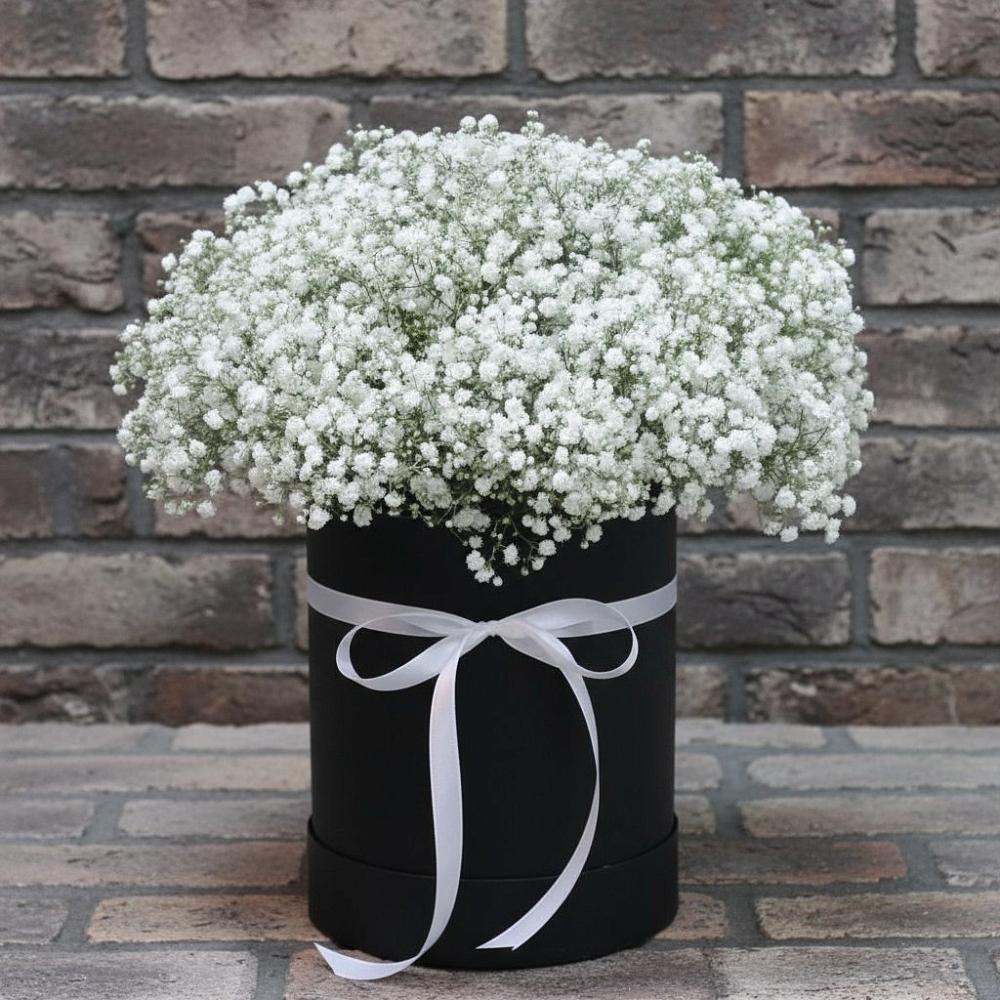 Цветочная композиция из Гипсофила в шляпной коробке в Починки