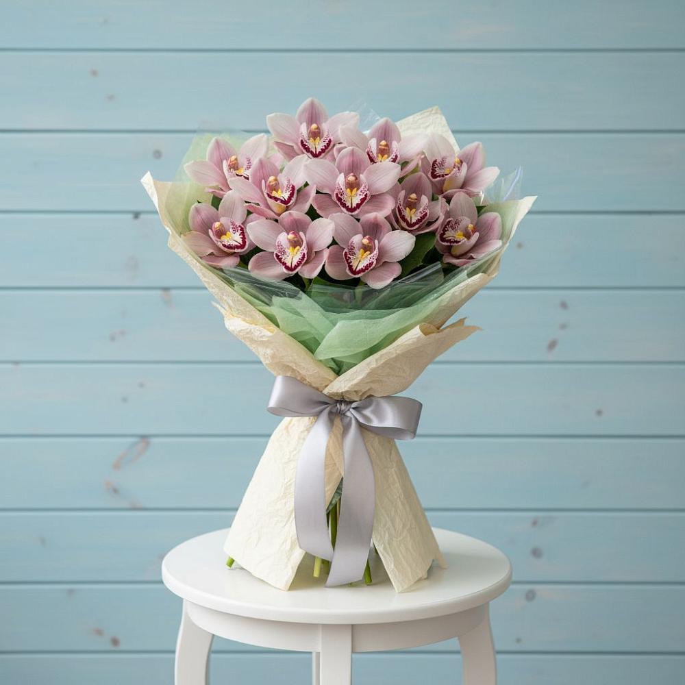 Букет цветов из: Орхидеи и Розы в Починки