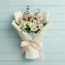 Букет цветов из:  Альстромерии в Починки