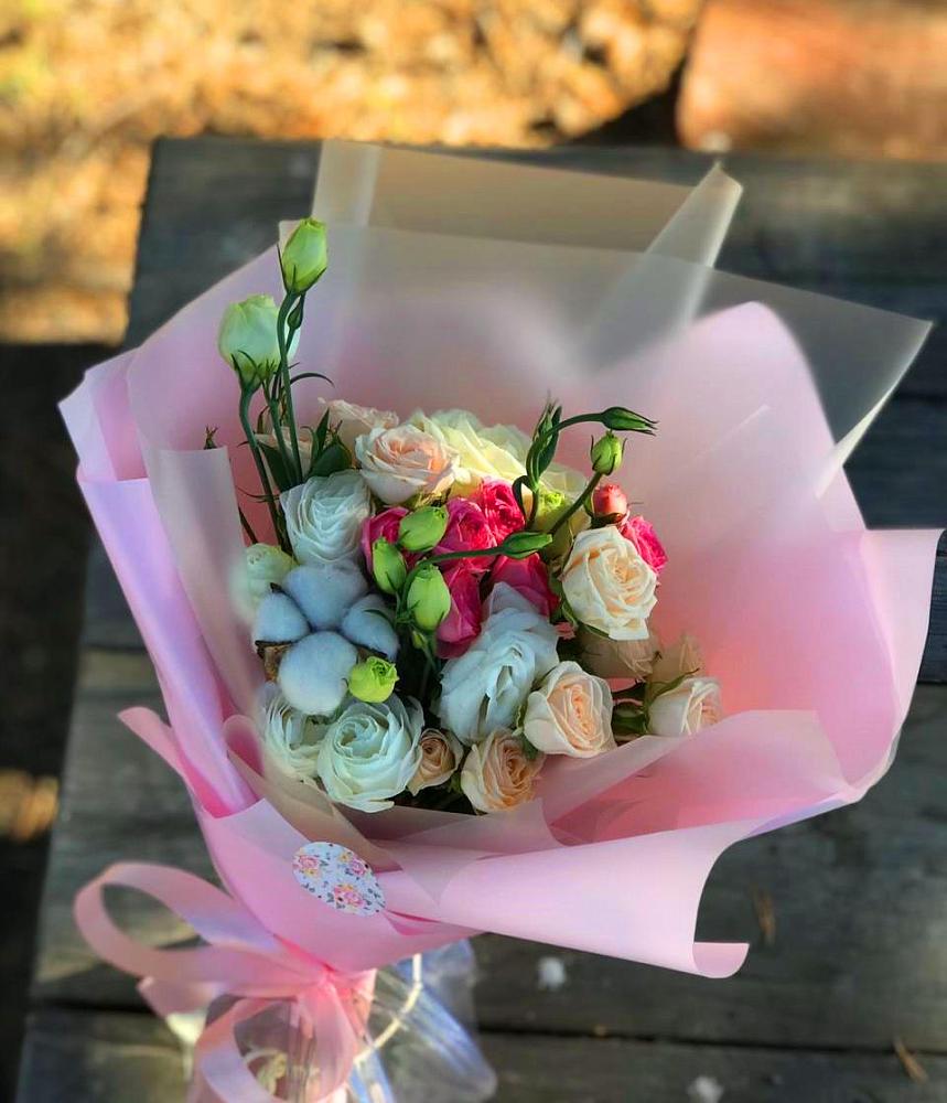 Букет цветов из: Розы и Лизиантусы в Починки