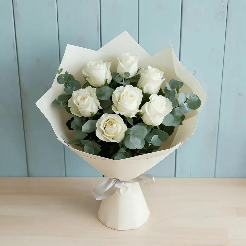 Букет Белые розы в Эвкалипте в Починки