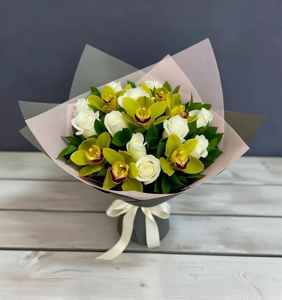 Букет цветов из: Орхидеи и Розы в Починки