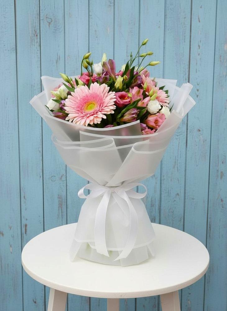 Букет цветов из: Герберы, Альстромерии и Лизиантусы в Починки