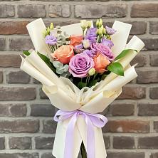 Букет цветов из:  Лизиантусы и Розы в Починки