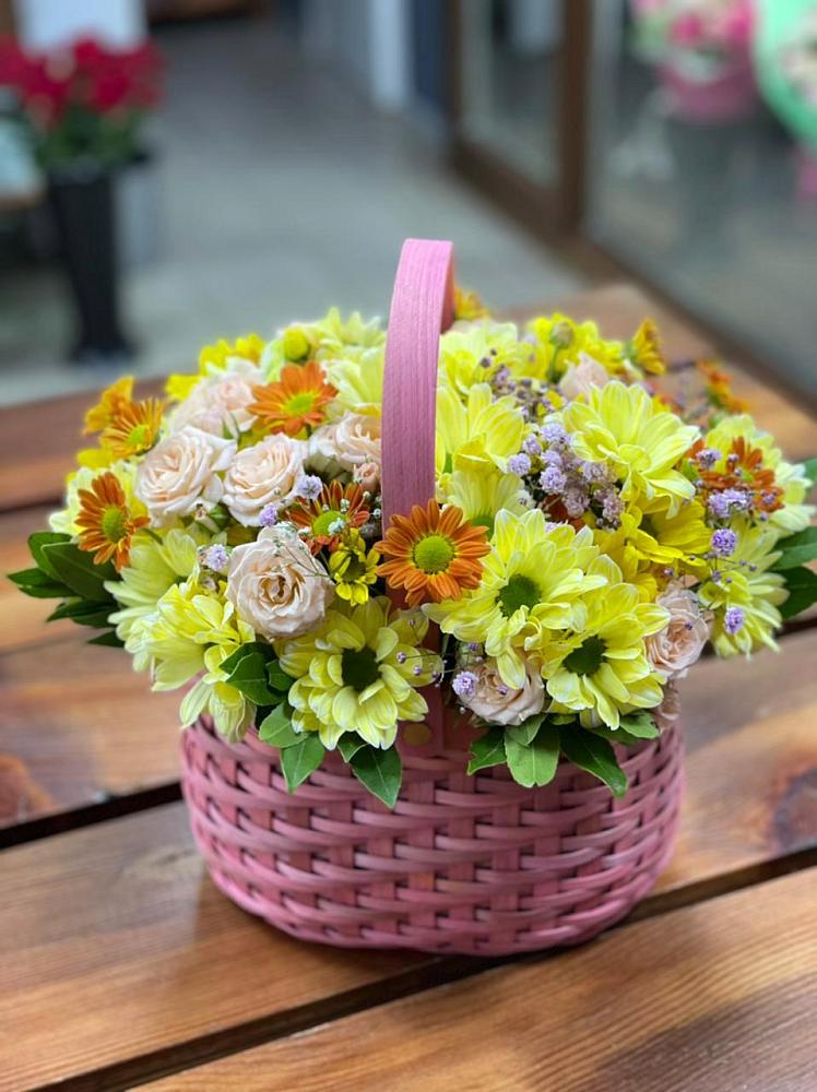 Цветочная композиция из Хризантемы и Розы в корзине в Починки