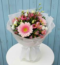 Букет цветов из:  Герберы, Альстромерии и Лизиантусы в Починки