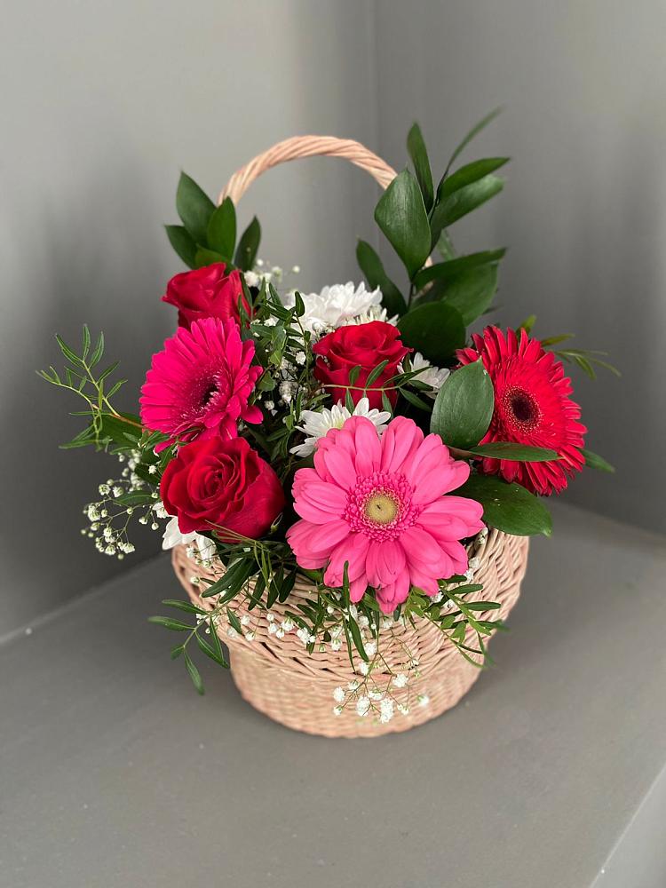 Цветочная композиция из Розы, Хризантемы и Герберы в корзине в Починки