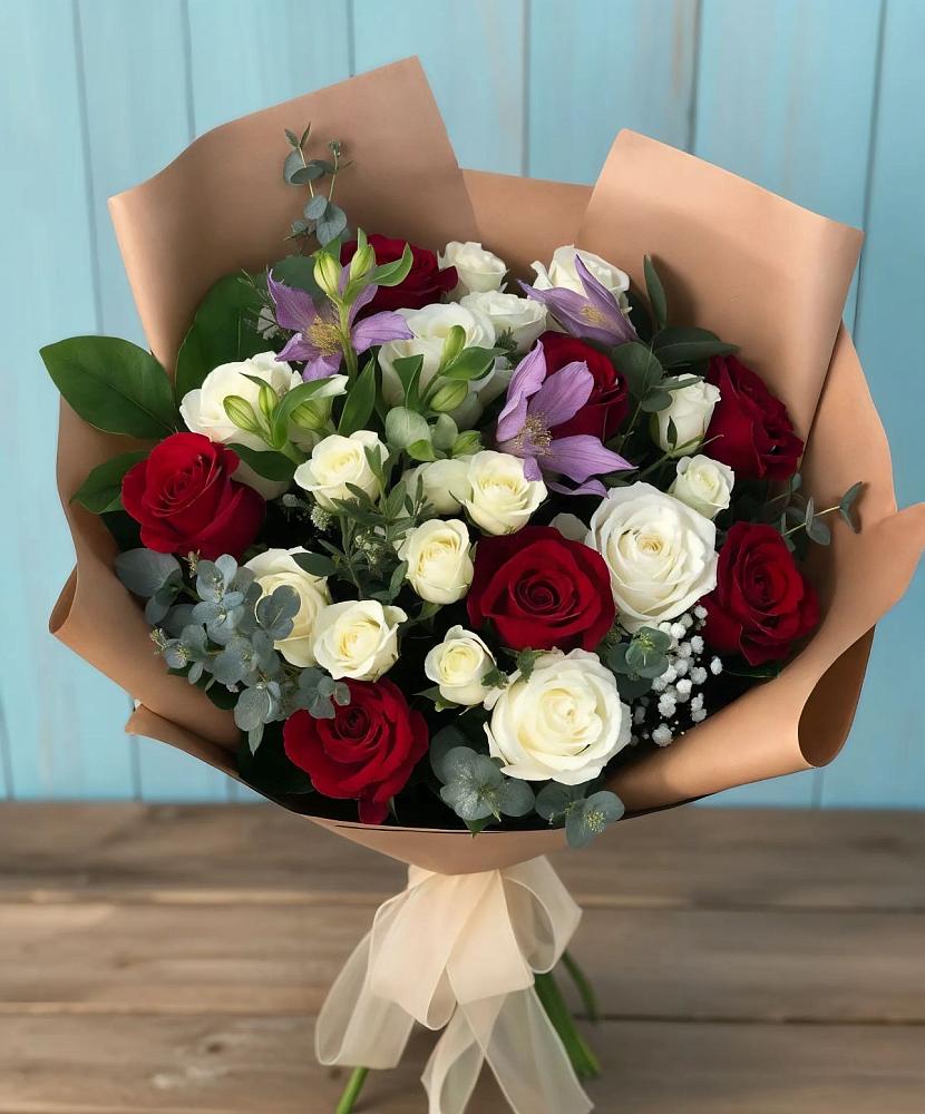 Букет цветов из: Розы и Альстромерии в Починки