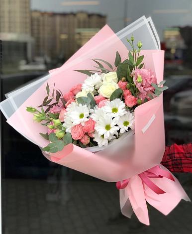 Букет цветов из: Розы, Лизиантусы и Хризантемы в Починки