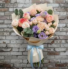 Букет цветов из:  Розы, Лизиантусы и Гвоздики в Починки