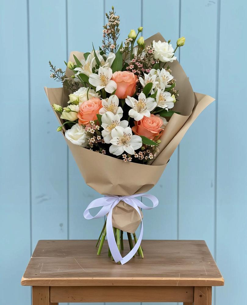 Букет цветов из: Альстромерии, Лизиантусы, Розы и Хризантемы в Починки