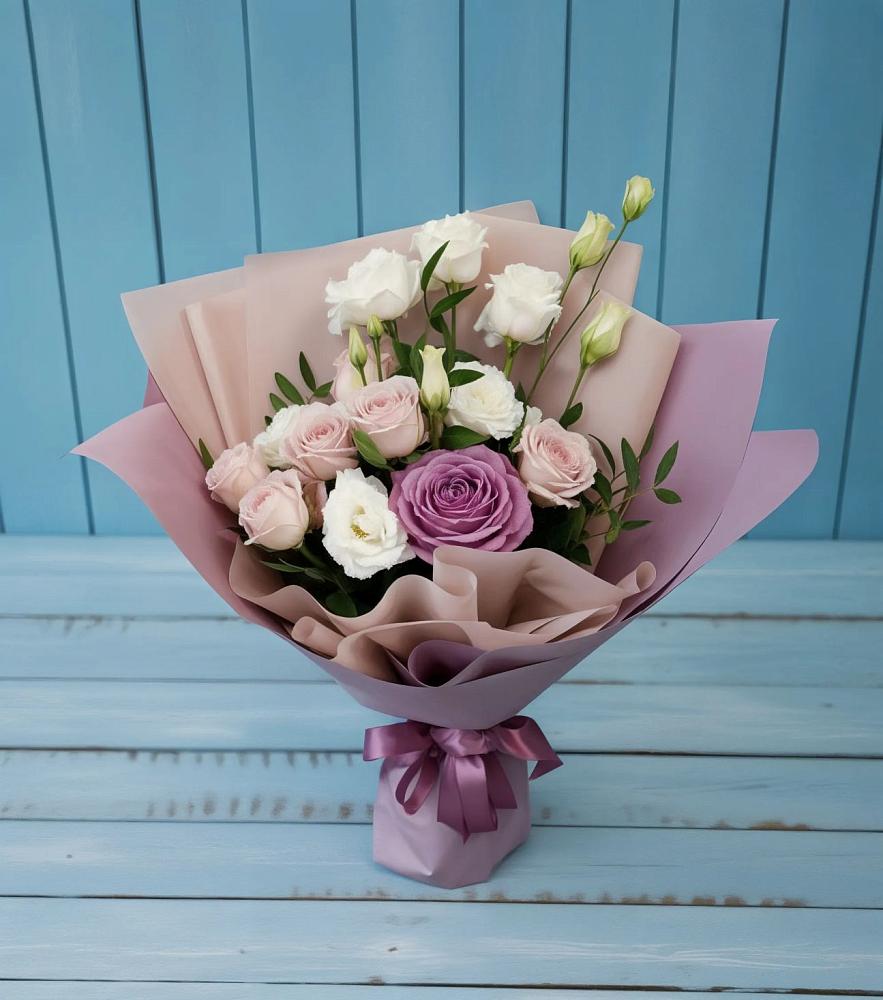 Букет цветов из: Розы и Лизиантусы в Починки